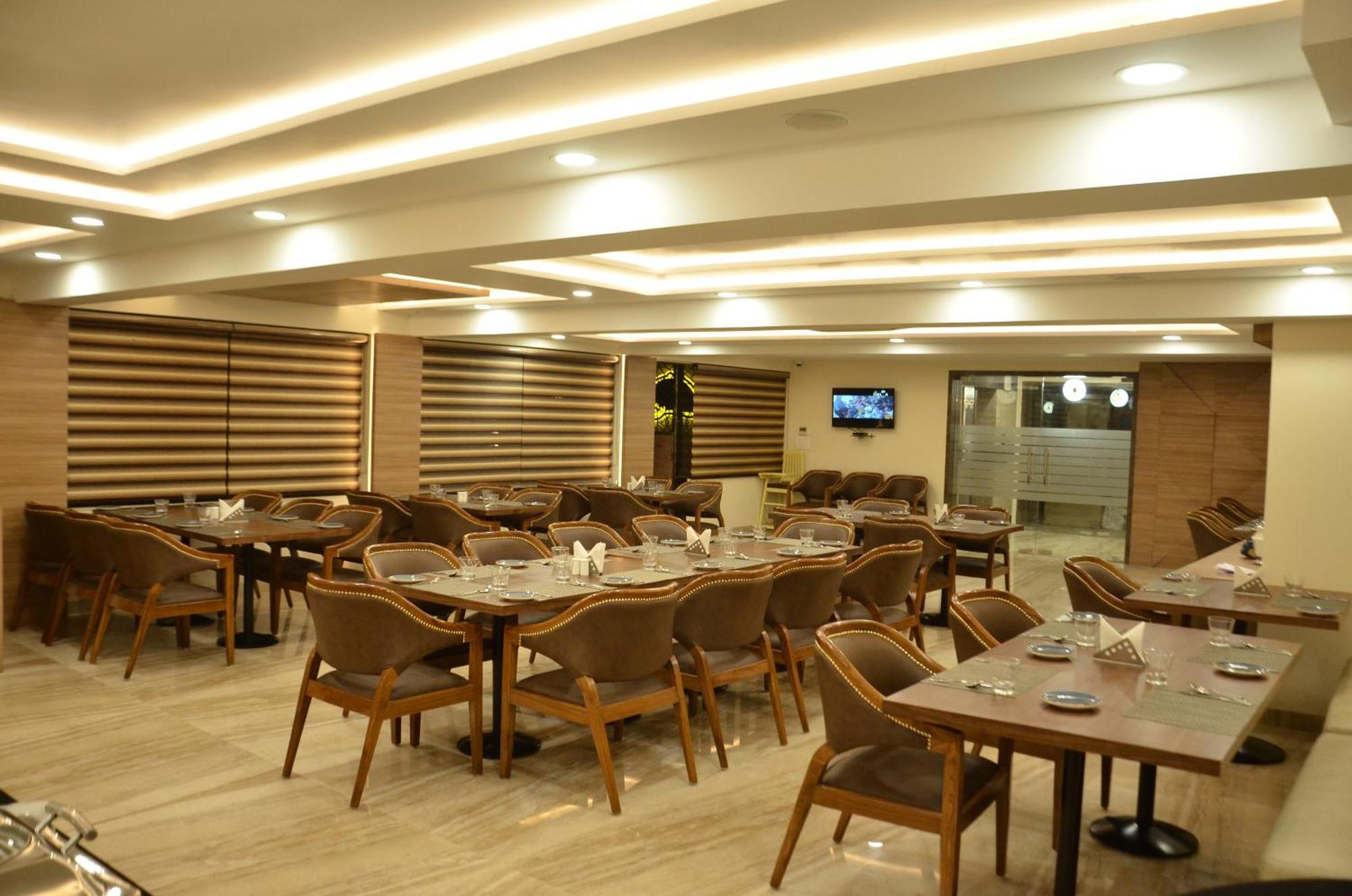 The Ved Mantra Hotel Гвалиор Екстериор снимка
